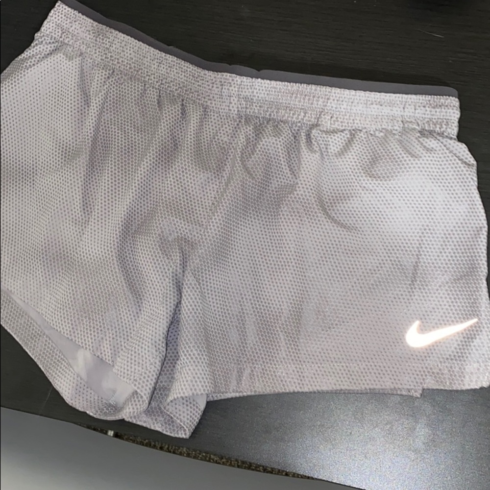 Women’s grey Nike split shorts! Size small🤍